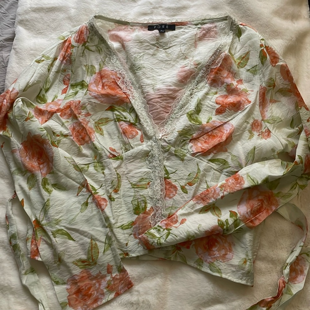 V-Neck Flowered long sleeve blouse with buttons.